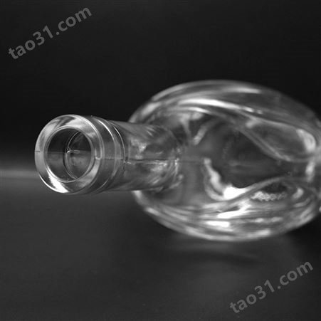 四川厂家定制生产白酒玻璃瓶 500ml含盖子酒瓶 晶白料瓶