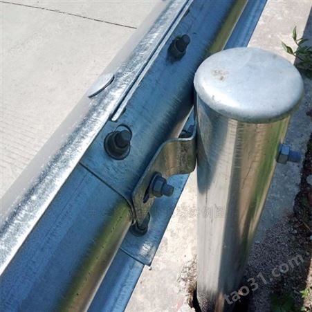 热浸镀锌波形护栏板 乡村公路防护栏 道路改造用防撞护栏板一米报价 送货上门