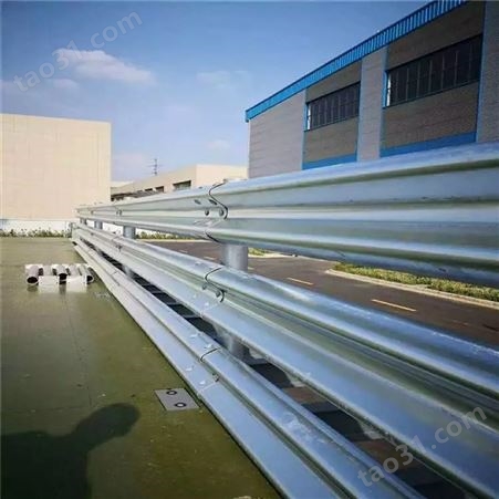 波形梁钢护栏板厂格拉瑞斯现货供应高速路国标防撞护栏板 Q235双波纹防护栏报价