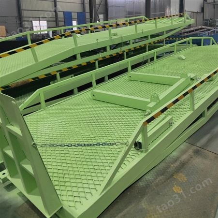 河北厂家 移动式登车桥 电动卸货升降平台 集装箱装卸平台 创硕机械
