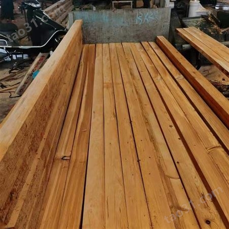 呈果木业4x8辐射松木方 工地建筑方木批发